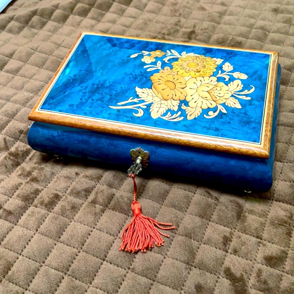Beautiful custom Italian jewelry music box